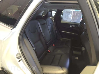 2023 Volvo XC60 B5 Plus Bright Theme - miniatura 16