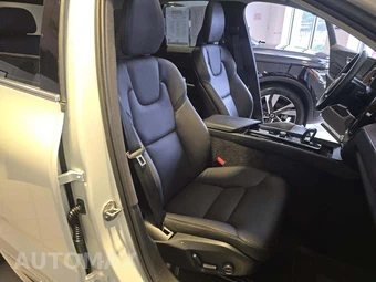 2023 Volvo XC60 B5 Plus Bright Theme - miniatura 18