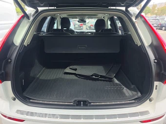 2023 Volvo XC60 B5 Plus Bright Theme – miniatura 16