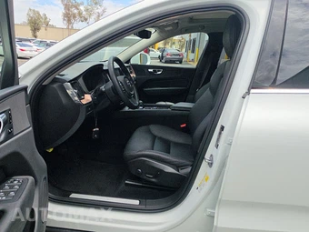 2023 Volvo XC60 B5 Plus Bright Theme – miniatura 7
