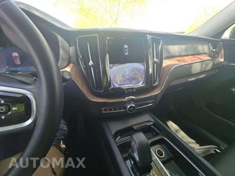 2023 Volvo XC60 B5 Plus Bright Theme - miniatura 10