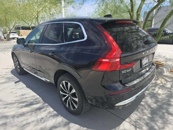 2023 Volvo XC60 B5 Plus Bright Theme - miniatura 2