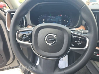 2023 Volvo XC60 B5 Plus Bright Theme – miniatura 10