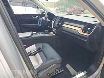 2023 Volvo XC60 B5 Plus Bright Theme – miniatura 8