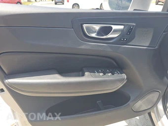 2023 Volvo XC60 B5 Plus Bright Theme – miniatura 9