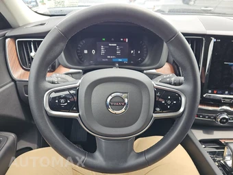 2023 Volvo XC60 B5 Plus Bright Theme – miniatura 10