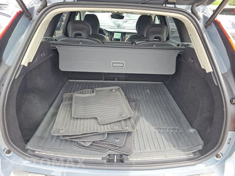 2023 Volvo XC60 B5 Plus Bright Theme – miniatura 16