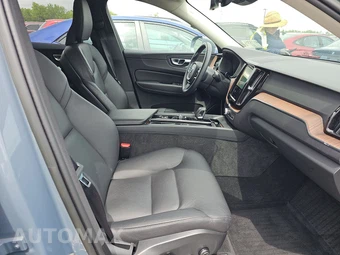2023 Volvo XC60 B5 Plus Bright Theme – miniatura 8
