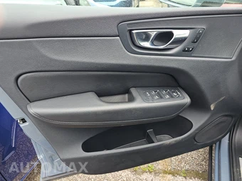 2023 Volvo XC60 B5 Plus Bright Theme – miniatura 9