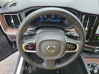 2023 Volvo XC60 B5 Plus Dark Theme – miniatura 10