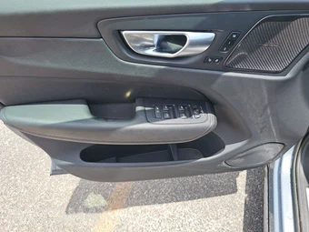 2023 Volvo XC60 B5 Plus Dark Theme – miniatura 9