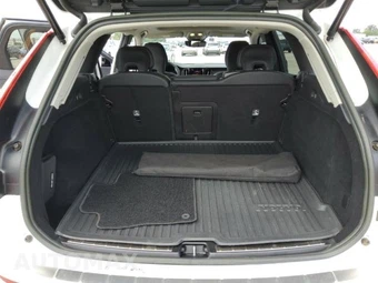2023 Volvo XC60 B5 Plus Dark Theme – miniatura 7