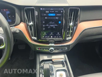 2023 Volvo XC60 B5 Plus Dark Theme – miniatura 11