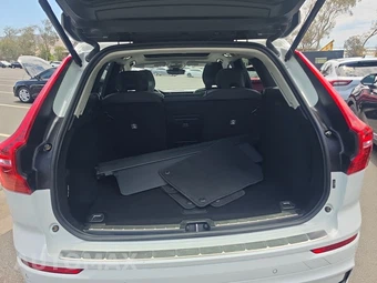 2023 Volvo XC60 B5 Plus Dark Theme – miniatura 16