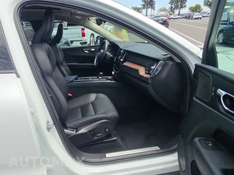 2023 Volvo XC60 B5 Plus Dark Theme – miniatura 8
