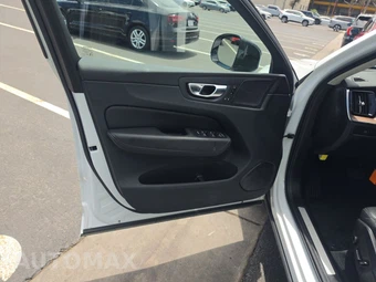2023 Volvo XC60 B5 Plus Dark Theme – miniatura 9