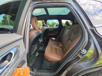 2023 Volvo XC60 B5 Plus Dark Theme - miniatura 10