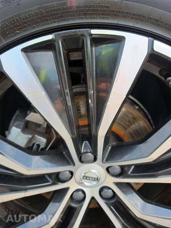 2023 Volvo XC60 B5 Plus Dark Theme - miniatura 18