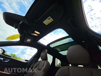 2023 Volvo XC60 B5 Plus Dark Theme - miniatura 8