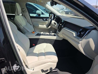 2023 Volvo XC60 B5 Plus Dark Theme – miniatura 18