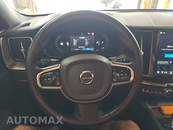 2023 Volvo XC60 B5 Plus Dark Theme - miniatura 10