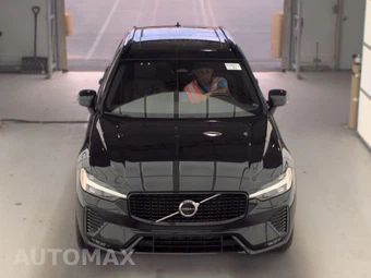 2023 Volvo XC60 B5 Plus Dark Theme - miniatura 2