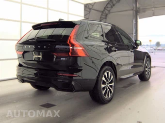 2023 Volvo XC60 B5 Plus Dark Theme - miniatura 4