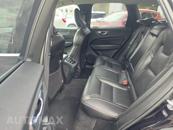 2023 Volvo XC60 B5 Ultimate Bright Theme – miniatura 13