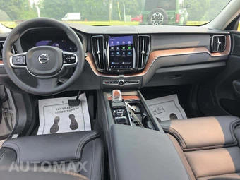 2023 Volvo XC60 B5 Ultimate Bright Theme – miniatura 10