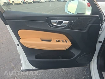 2023 Volvo XC60 B5 Ultimate Bright Theme – miniatura 9