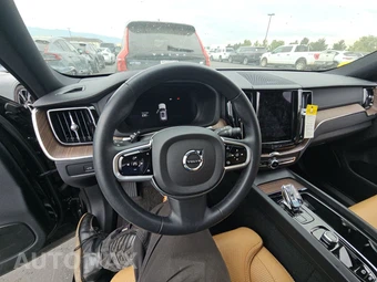 2023 Volvo XC60 B5 Ultimate Bright Theme – miniatura 10