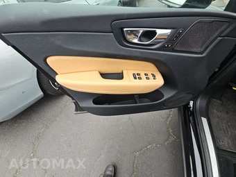 2023 Volvo XC60 B5 Ultimate Bright Theme – miniatura 9