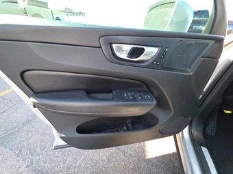 2023 Volvo XC60 B5 Ultimate Bright Theme – miniatura 9