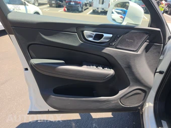2023 Volvo XC60 B5 Ultimate Bright Theme – miniatura 9