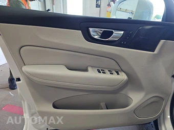 2023 Volvo XC60 B5 Ultimate Bright Theme – miniatura 9