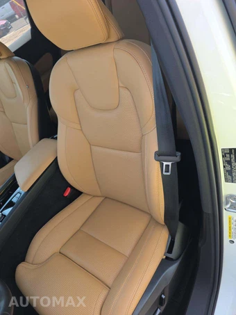 2023 Volvo XC60 B5 Ultimate Dark Theme - miniatura 3