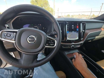 2023 Volvo XC60 B5 Ultimate Dark Theme - miniatura 7