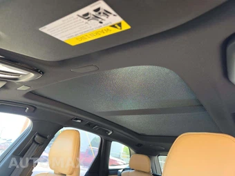 2023 Volvo XC60 B5 Ultimate Dark Theme - miniatura 8