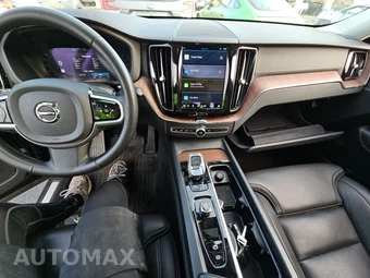 2023 Volvo XC60 B6 Ultimate Dark Theme - miniatura 11