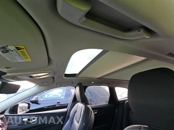 2023 Volvo XC60 B6 Ultimate Dark Theme - miniatura 18
