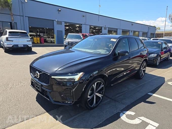 2023 Volvo XC60 B6 Ultimate Dark Theme