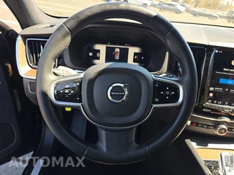 2023 Volvo XC60 B6 Ultimate Dark Theme - miniatura 10