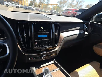 2023 Volvo XC60 B6 Ultimate Dark Theme - miniatura 11