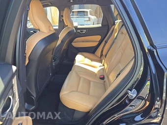 2023 Volvo XC60 B6 Ultimate Dark Theme - miniatura 13