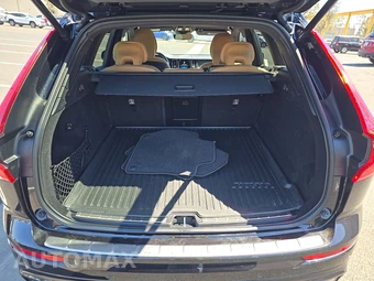 2023 Volvo XC60 B6 Ultimate Dark Theme - miniatura 16