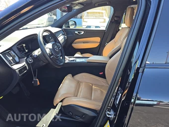 2023 Volvo XC60 B6 Ultimate Dark Theme - miniatura 7