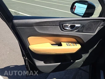 2023 Volvo XC60 B6 Ultimate Dark Theme - miniatura 9