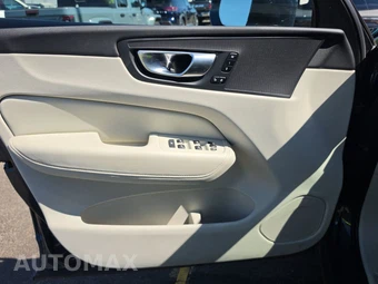 2023 Volvo XC60 Recharge Plug-In Hybrid T8 Core Bright Theme - miniatura 9
