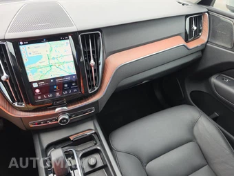 2023 Volvo XC60 Recharge Plug-In Hybrid T8 Plus Bright Theme - miniatura 11