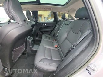 2023 Volvo XC60 Recharge Plug-In Hybrid T8 Plus Bright Theme - miniatura 13